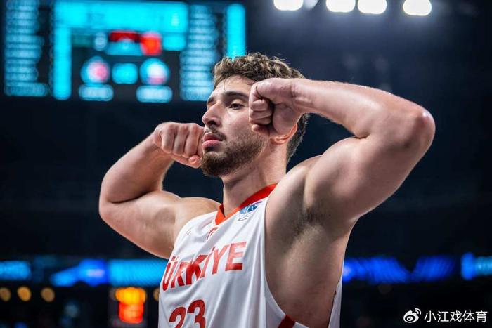 申京连场爆发获狂赞！火箭官方骄傲称这自己人 被看好明年进最佳阵容