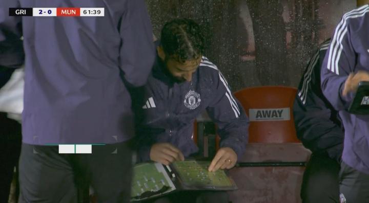 hth-致敬开摆？格林斯比教练认真模仿阿莫林，摆战术板公布首发