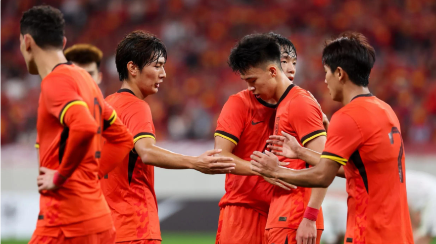 hth-澳大利亚放水?中国男足半场0射门,王钰栋无机会,打平=一起出线