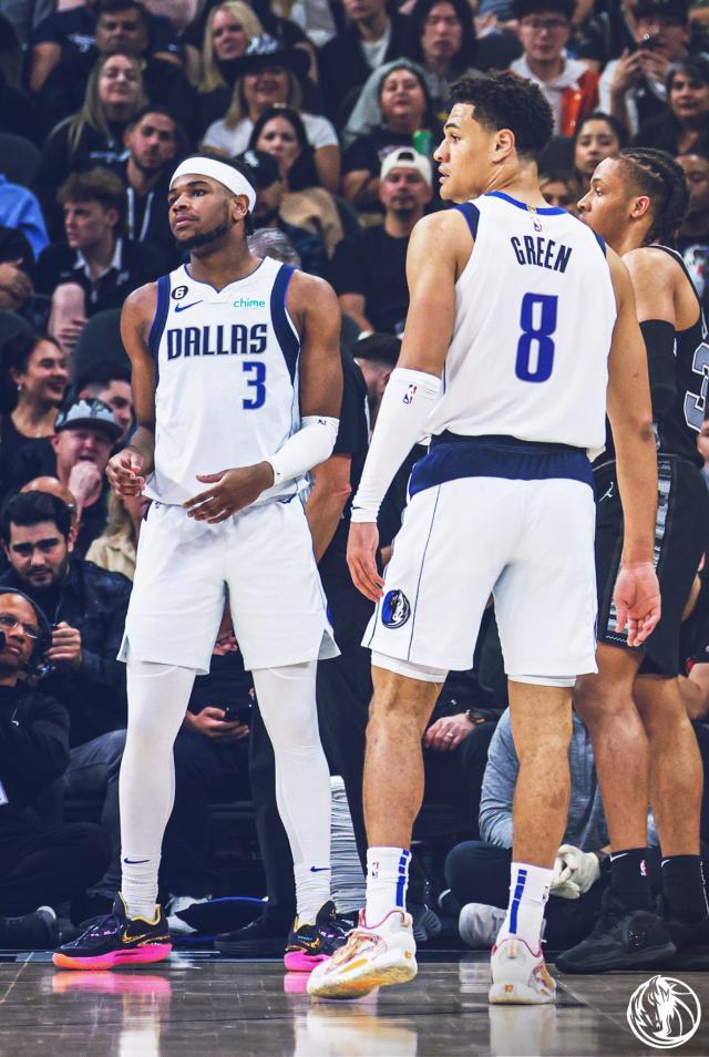 华体会APP-惊险避免6战5败！独行侠加时赢球也靠副班长“配合”